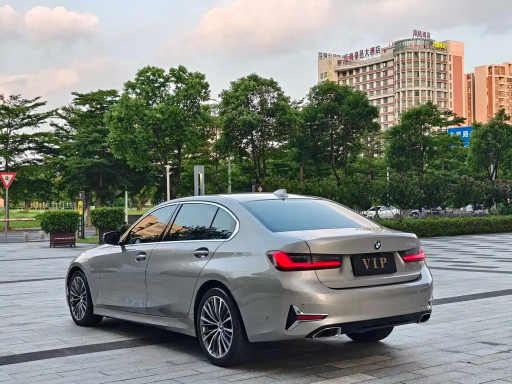 BMW 3 Series 2019 — фото 14