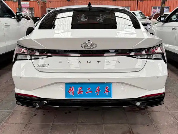 Hyundai Elantra 2022