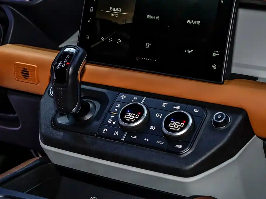 Land Rover Defender 2024 — фото 14