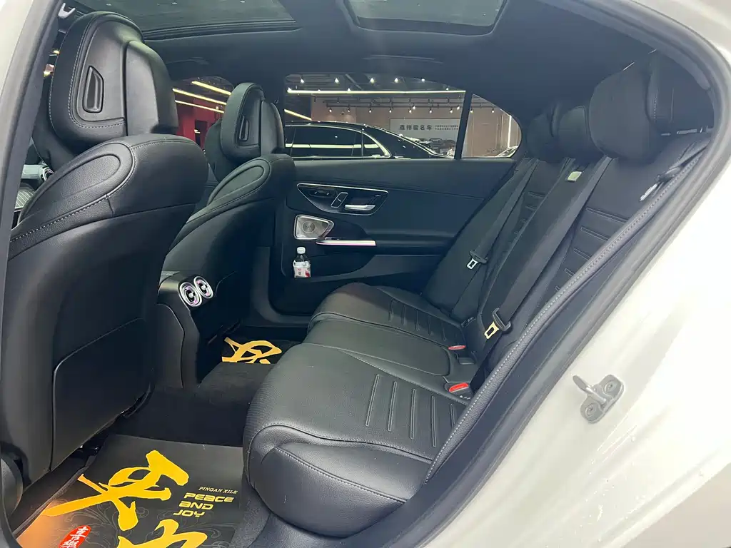 Mercedes-Benz C-Class 2025 — фото 13