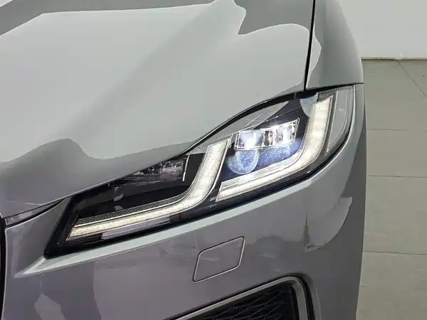 Jaguar F-PACE 2021