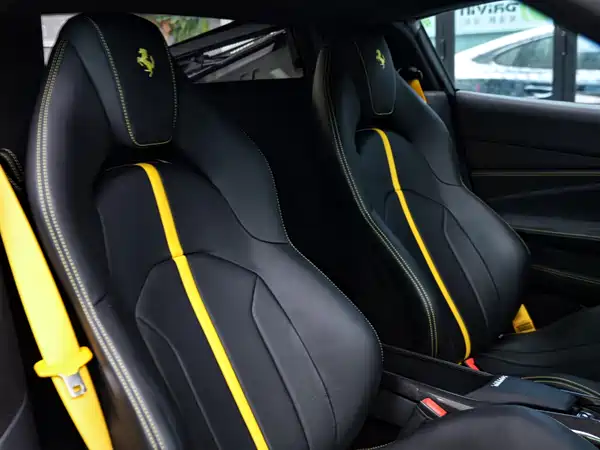 Ferrari F8 2021