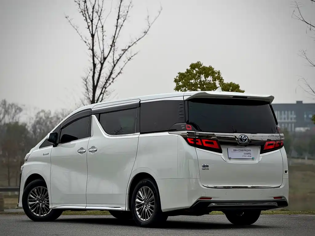 Toyota Vellfire 2022 — фото 6