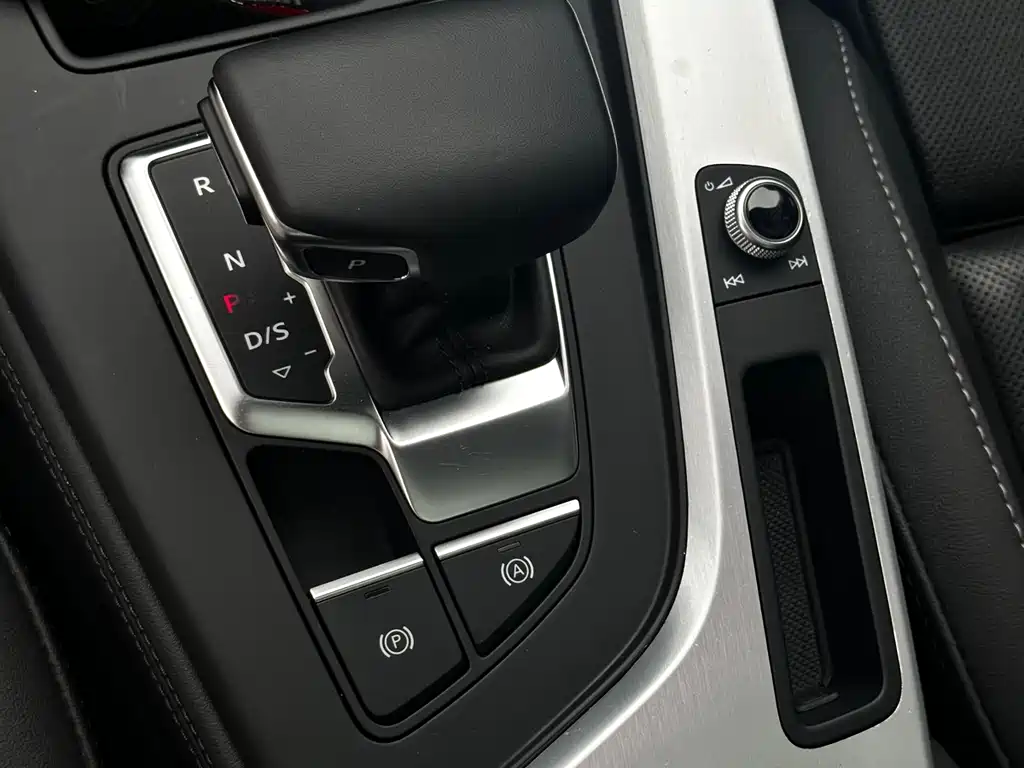 Audi A4L 2022 — фото 16