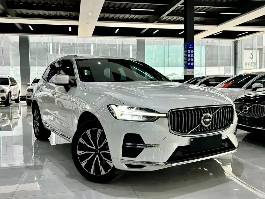 Volvo XC60 2022 — фото 2