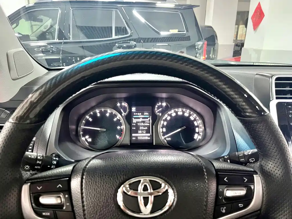 Toyota Prado 2019 — фото 7