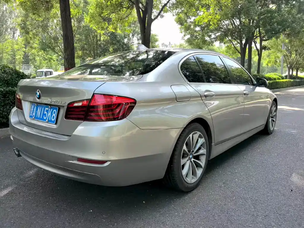 BMW 5 Series 2016 — фото 9