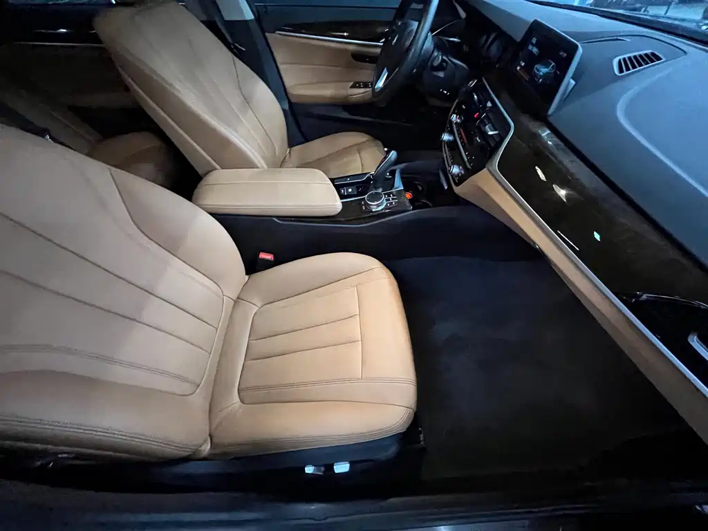 BMW 5 Series 2017 — фото 12