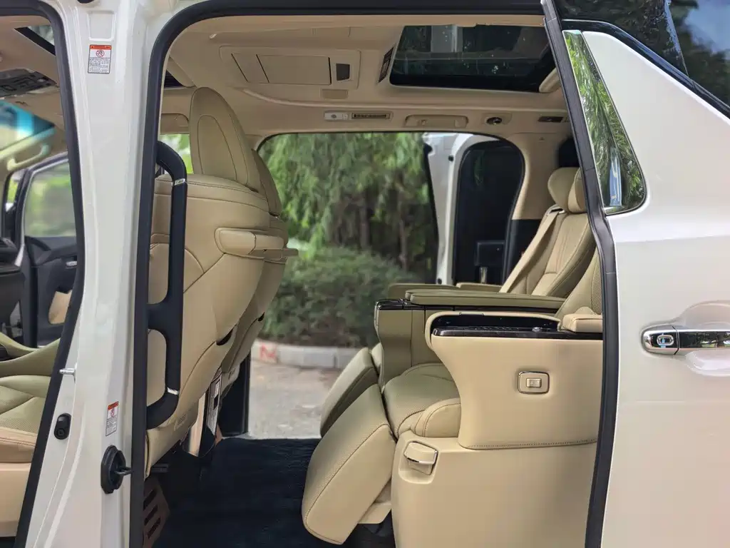 Toyota Vellfire 2021 — фото 10