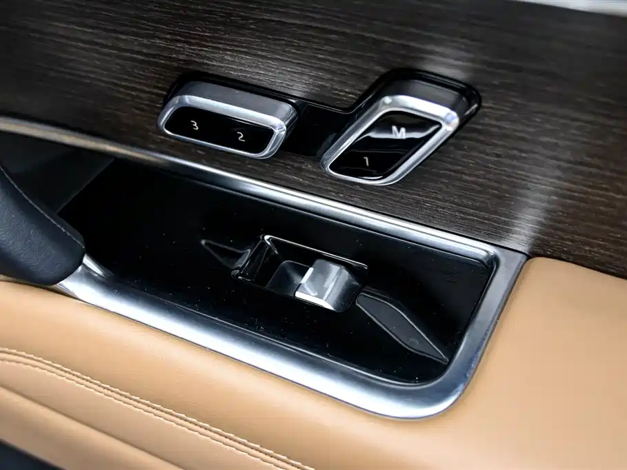 Land Rover Range Rover 2024 — фото 28