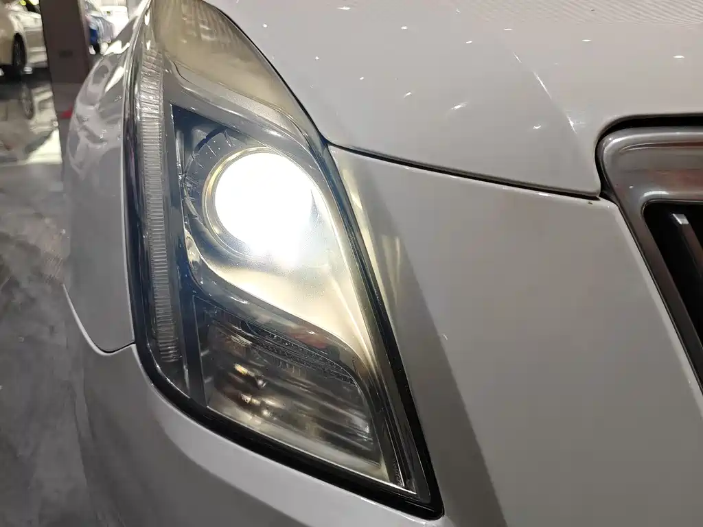 Cadillac XTS 2013 — фото 24