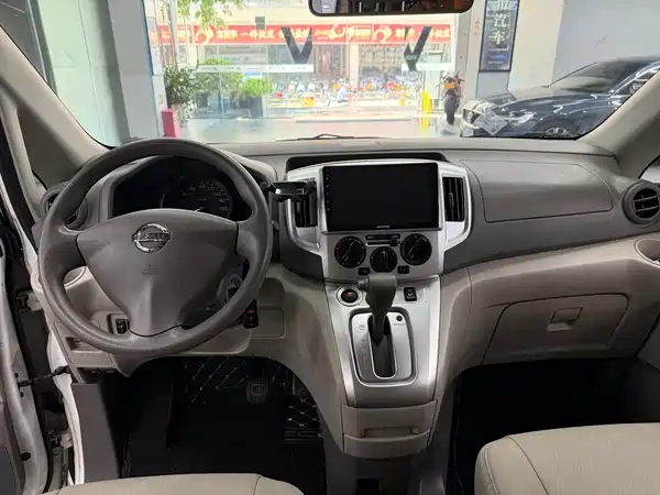 Nissan NV200 2016