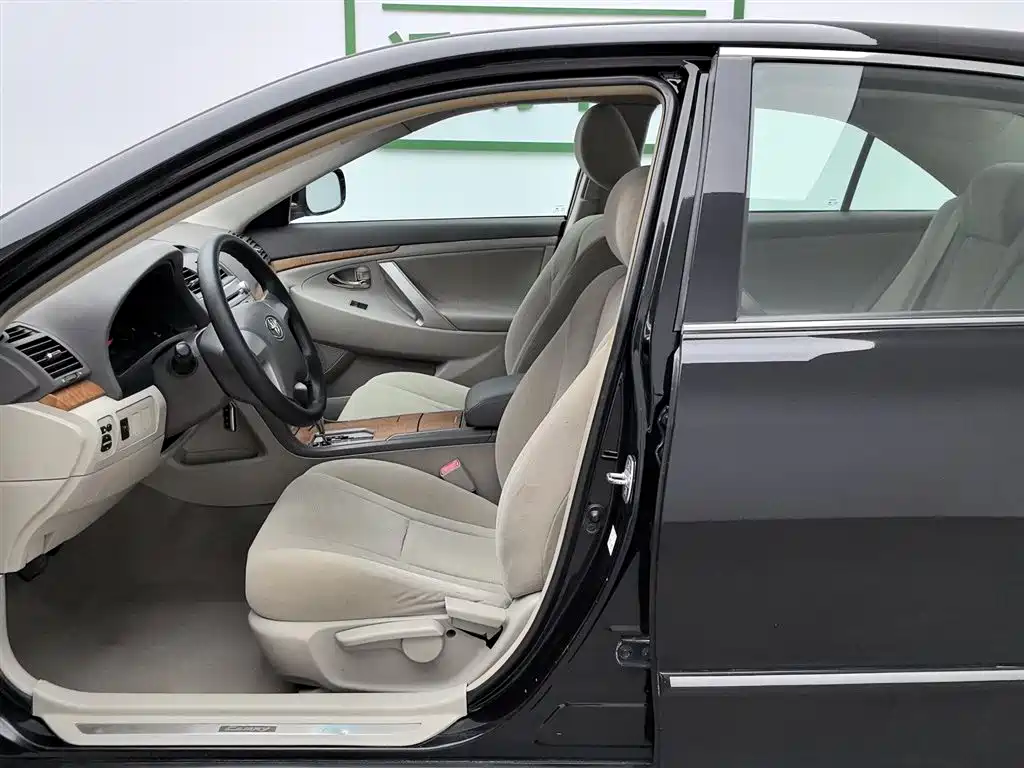 Toyota Camry 2013 — фото 10