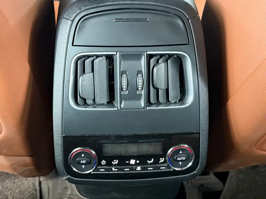 Maserati Levante 2018 — фото 14