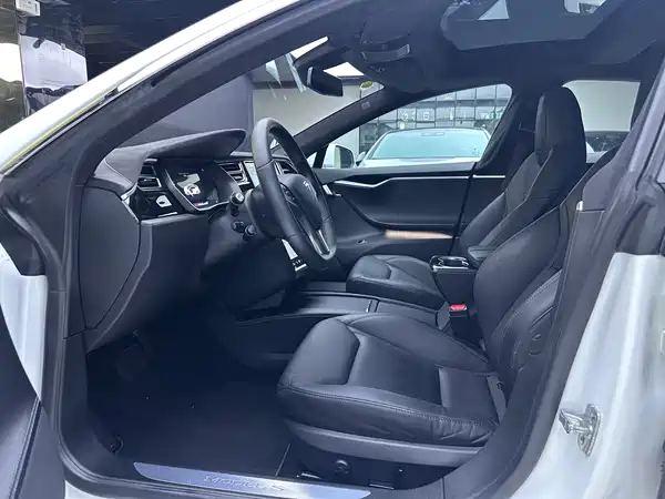 Tesla Model S 2016