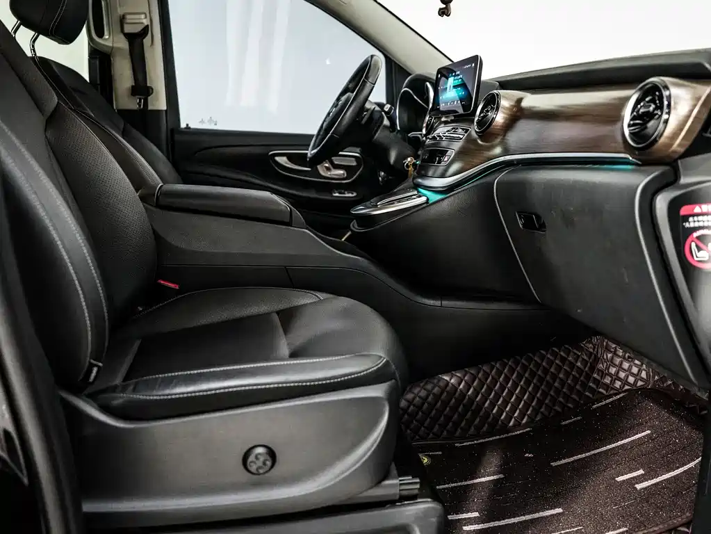 Mercedes-Benz V-Class 2021 — фото 9