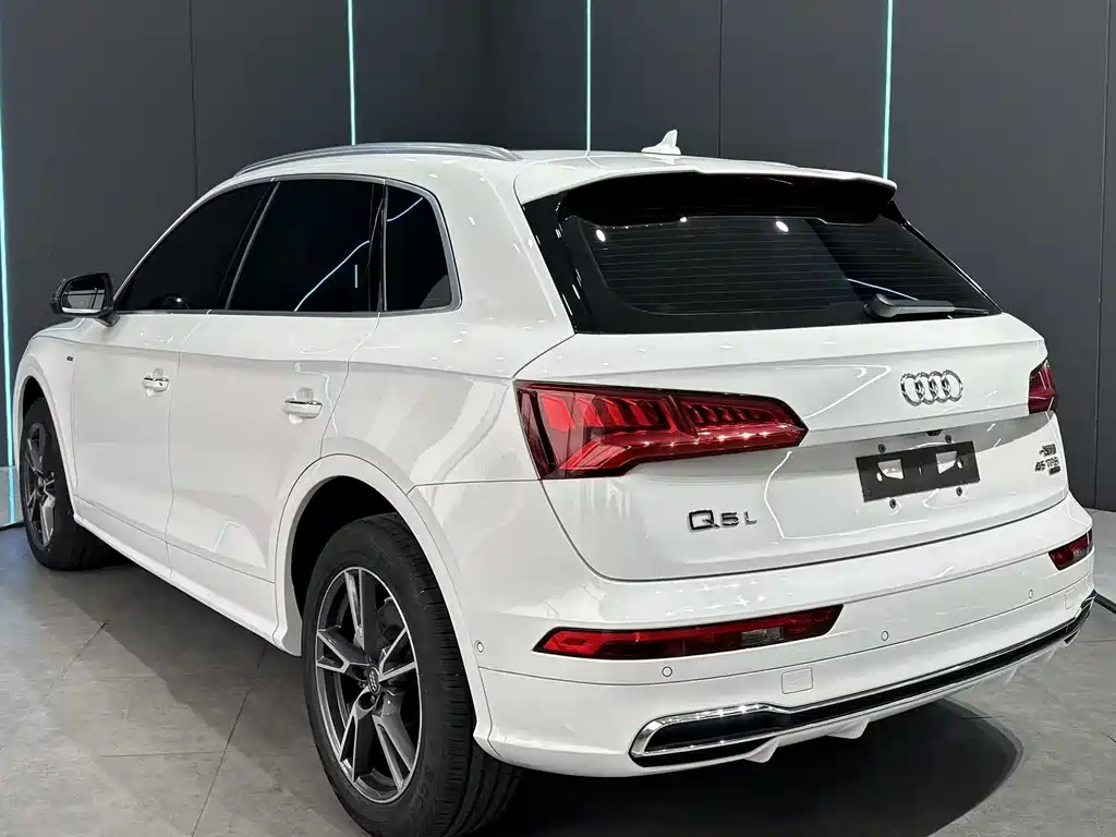 Audi Q5L 2021 — фото 8