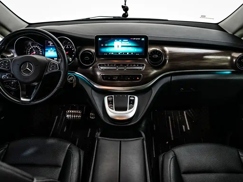 Mercedes-Benz V-Class 2021 — фото 13
