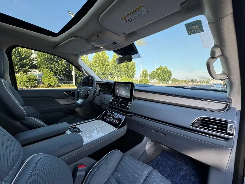Lincoln Navigator 2019 — фото 21