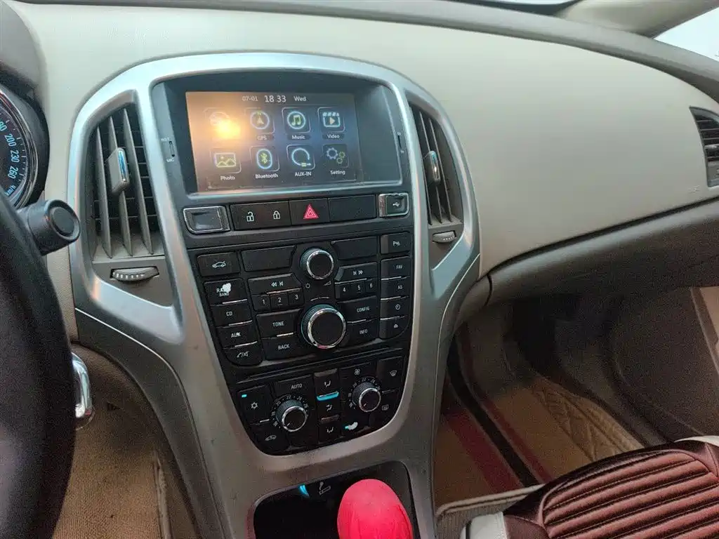 Buick Excelle 2015 — фото 9