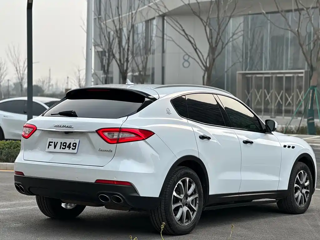 Maserati Levante 2017 — фото 28