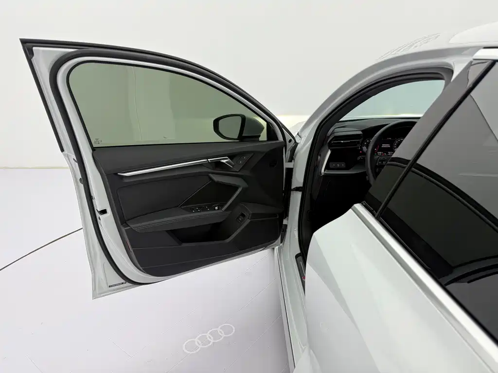 Audi A3 2023 — фото 19