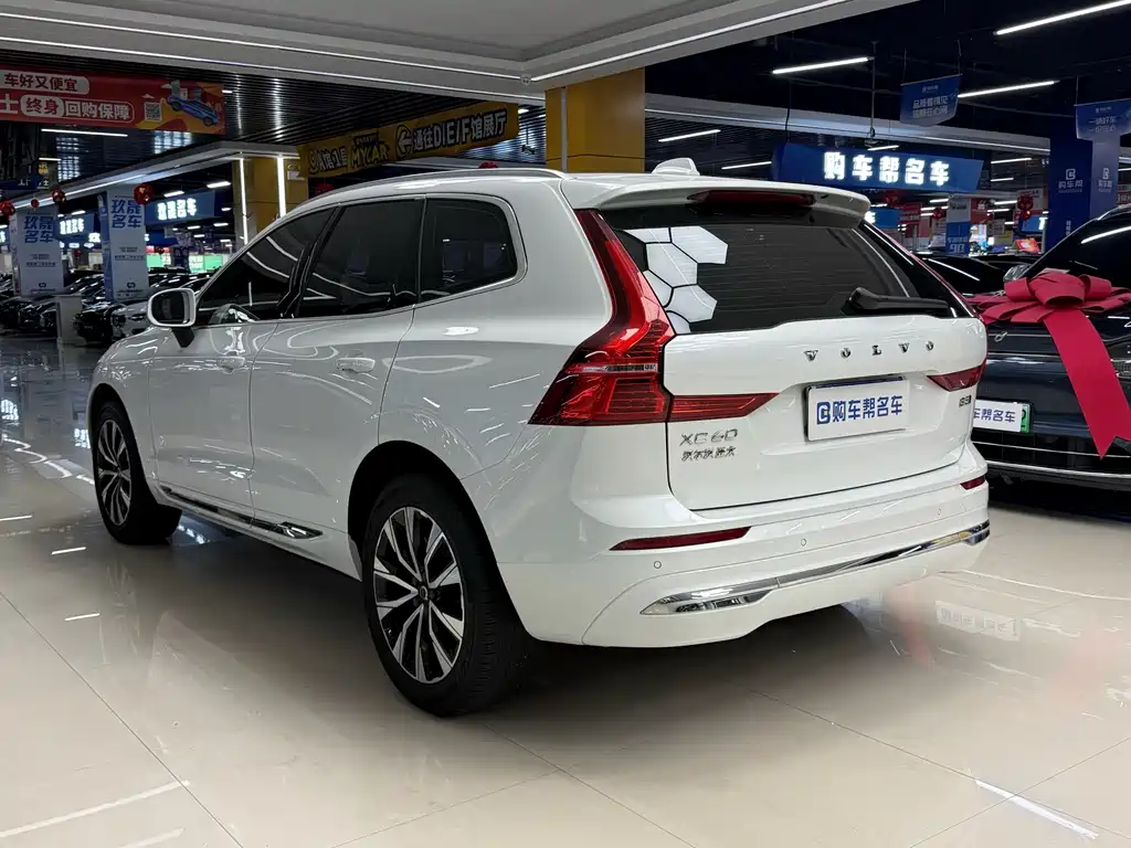 Volvo XC60 2022 — фото 15