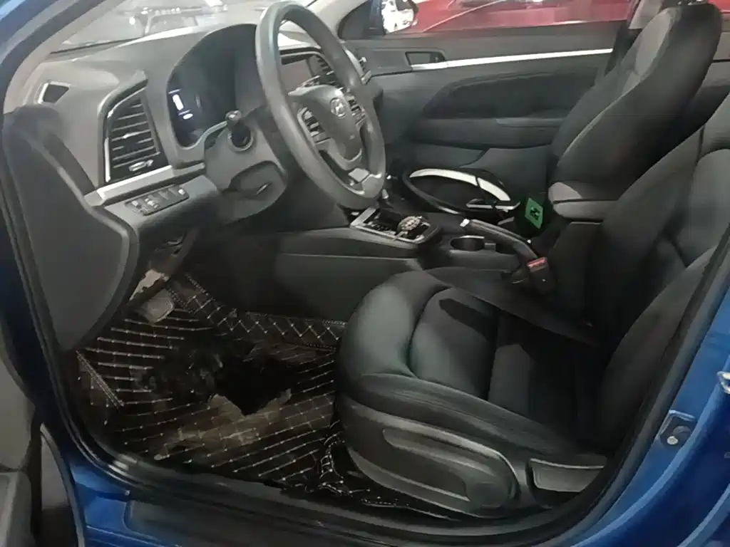 Hyundai Elantra 2018 — фото 15
