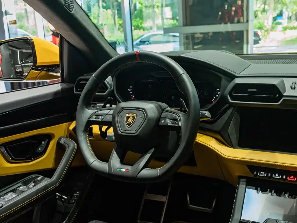 Lamborghini Urus SE 2025 — фото 12