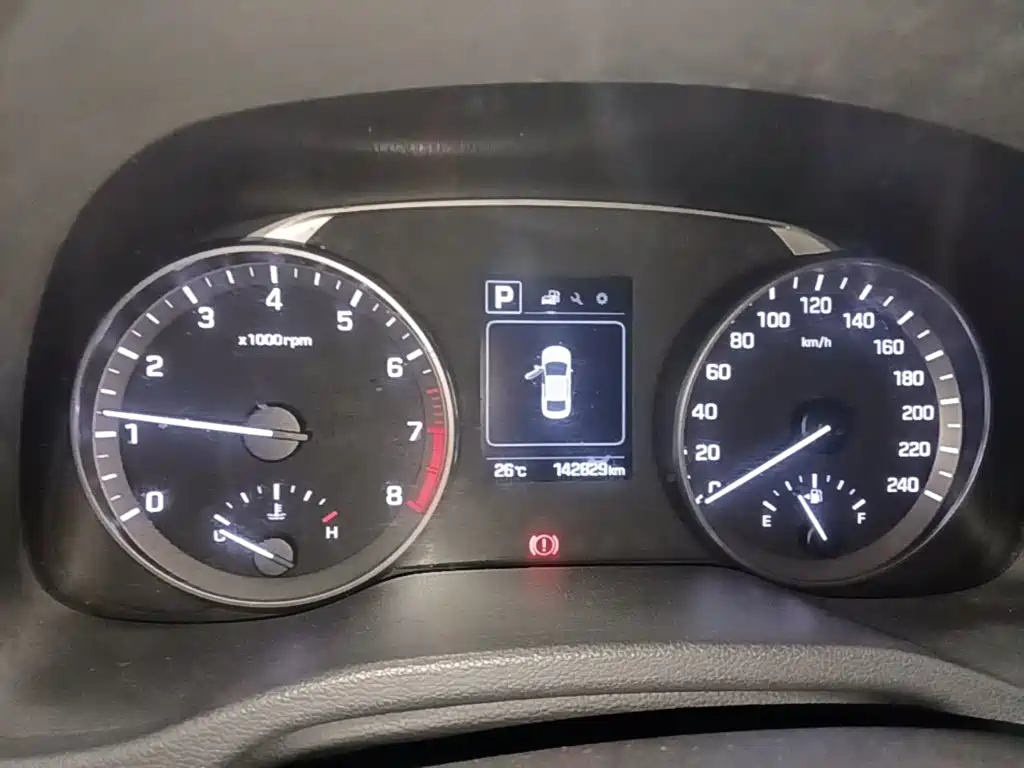 Hyundai Elantra 2018 — фото 12