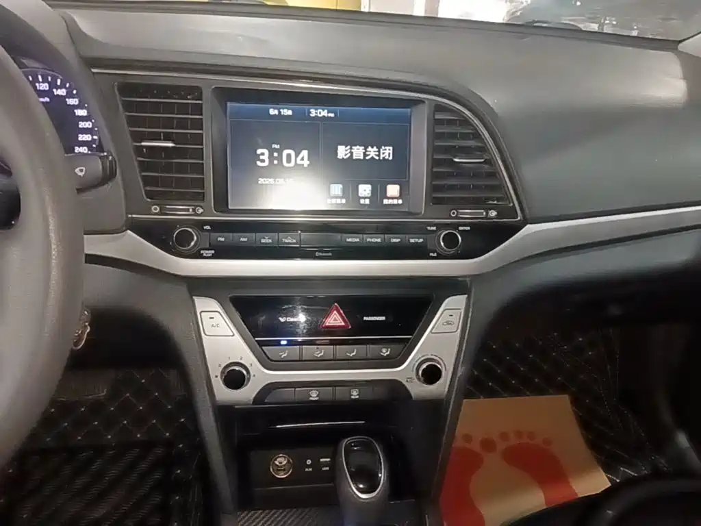 Hyundai Elantra 2018 — фото 13