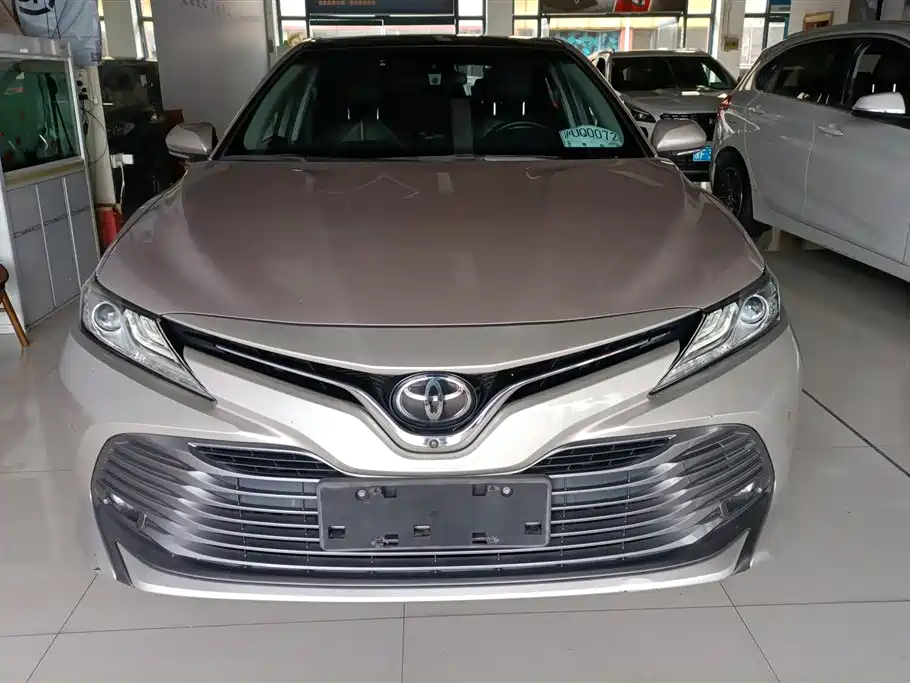 Toyota Camry 2019 — фото 2