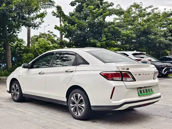 Venucia D60 EV 2022