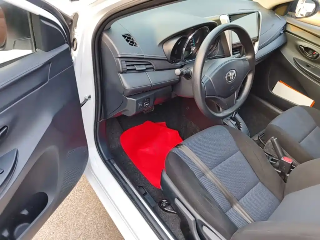 Toyota Yaris L 2018 — фото 16