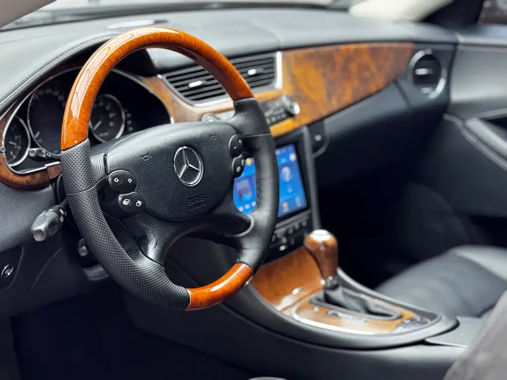 Mercedes-Benz CLS 2006 — фото 20