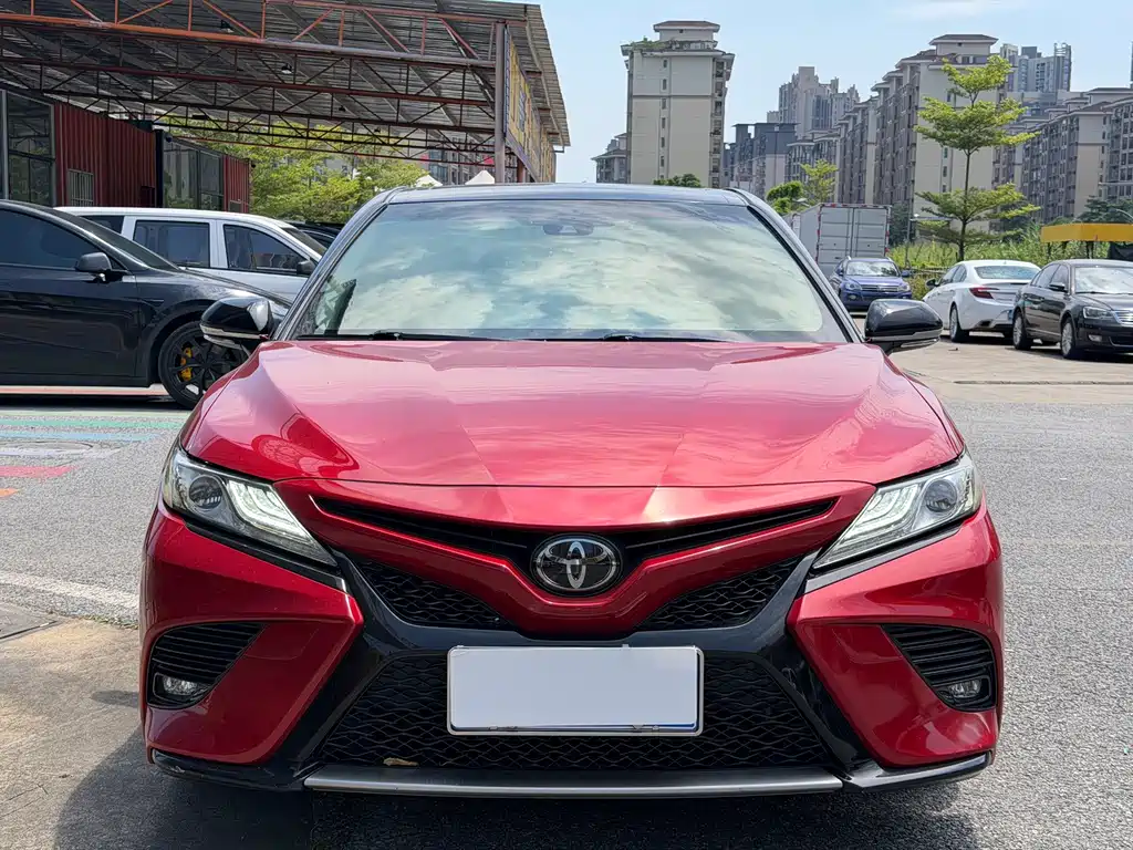 Toyota Camry 2019 — фото 2