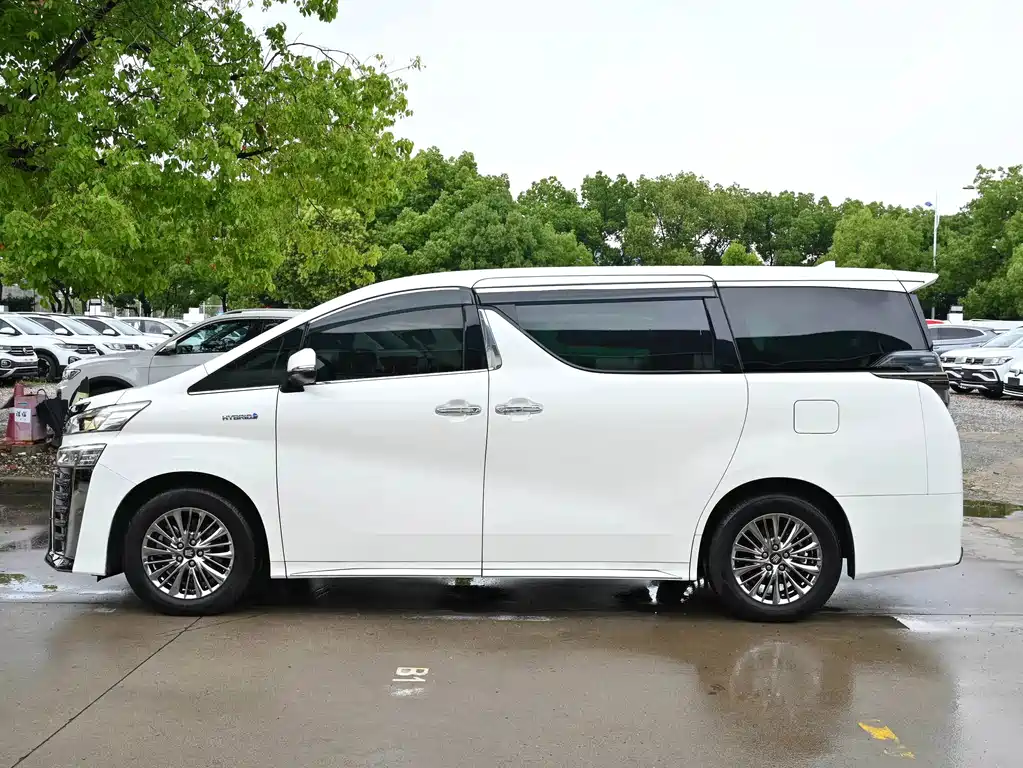 Toyota Vellfire 2023 — фото 2