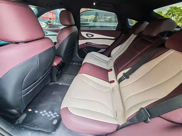 BYD Seal 07 DM-i 2025