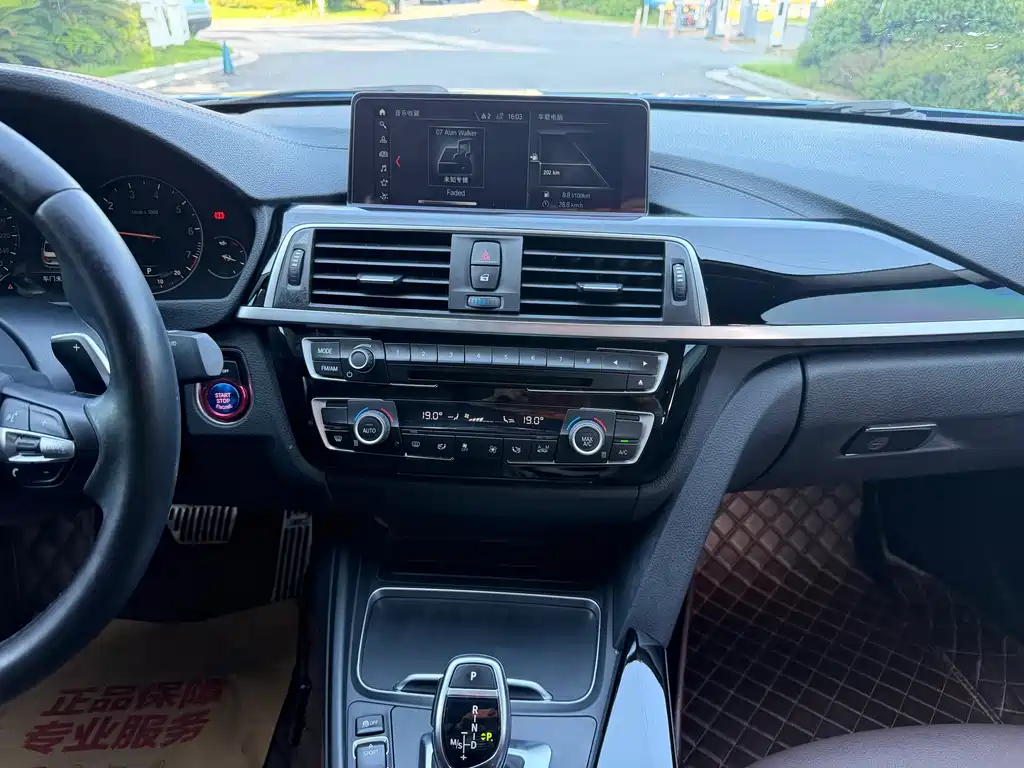 BMW 3 Series 2018 — фото 12