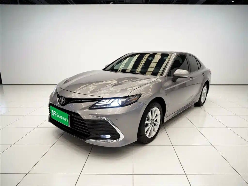 Toyota Camry 2022 — фото 2
