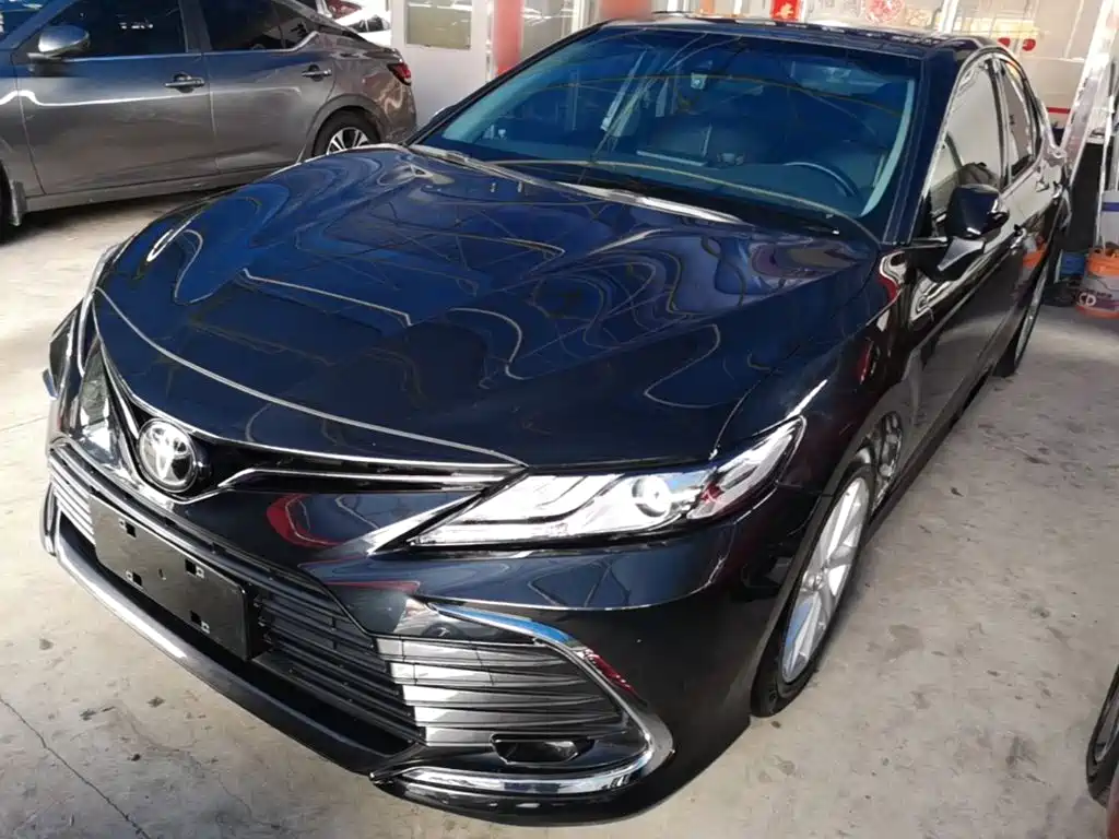 Toyota Camry 2022 — фото 2