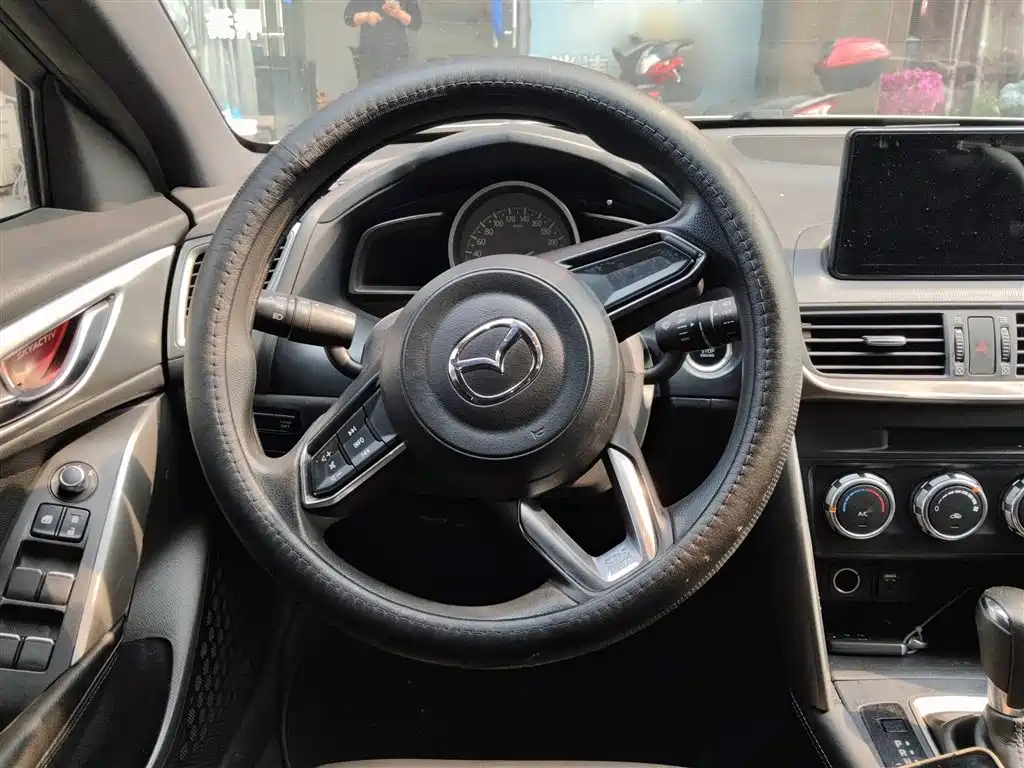 Mazda CX-4 2018 — фото 11