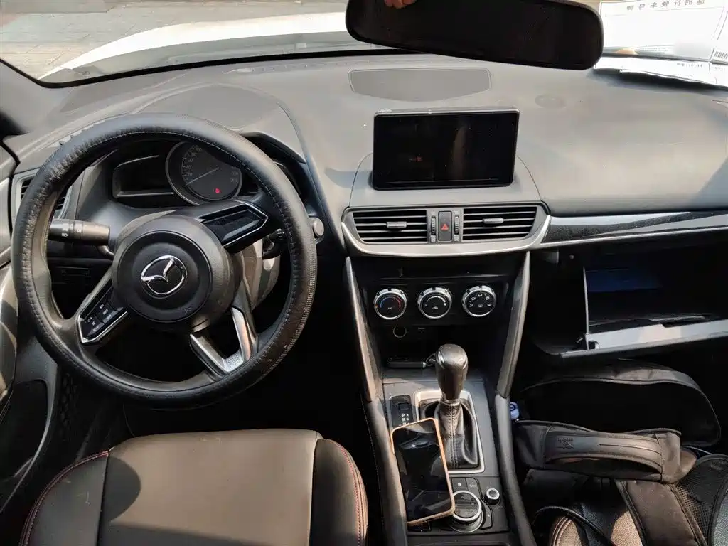 Mazda CX-4 2018 — фото 10