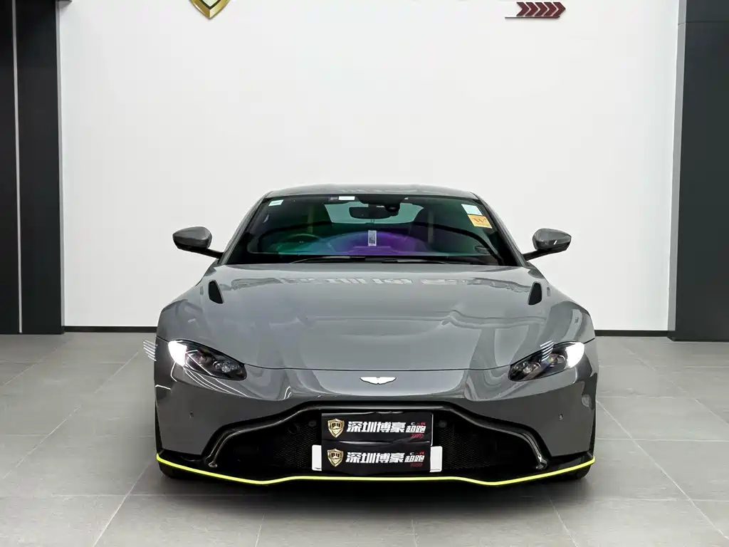 Aston Martin V8 Vantage 2021 — фото 2