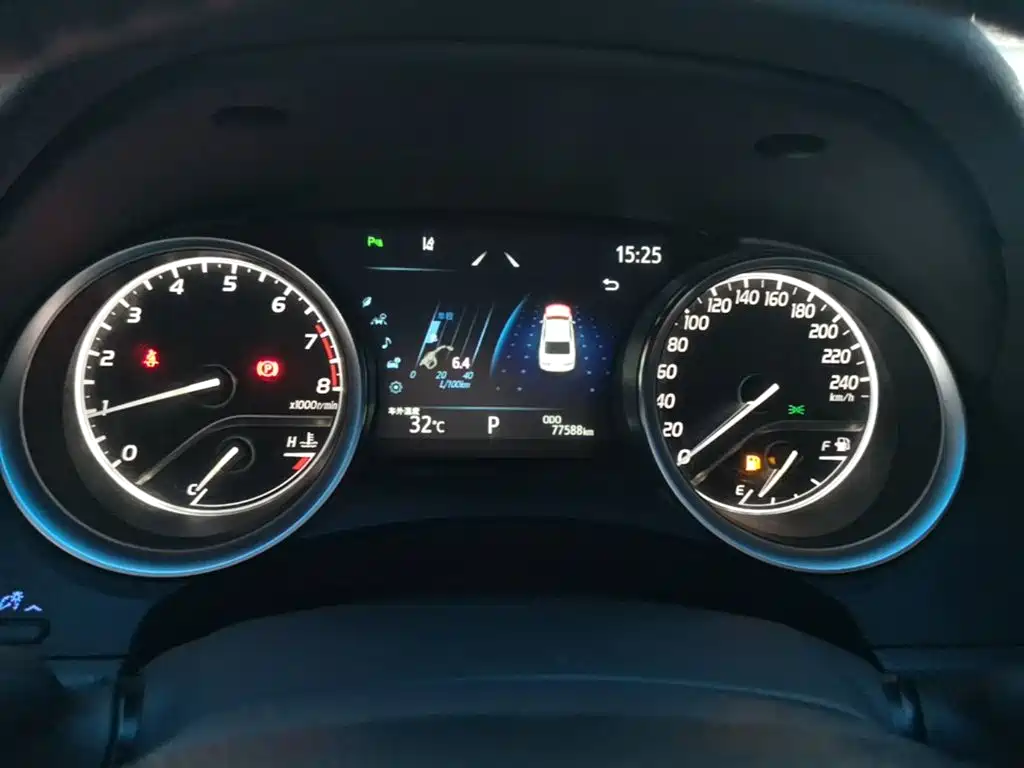 Toyota Camry 2022 — фото 12