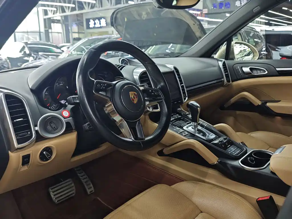 Porsche Cayenne 2015 — фото 2
