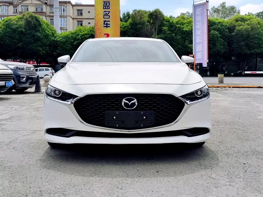 Mazda 3 Axela 2022 — фото 2