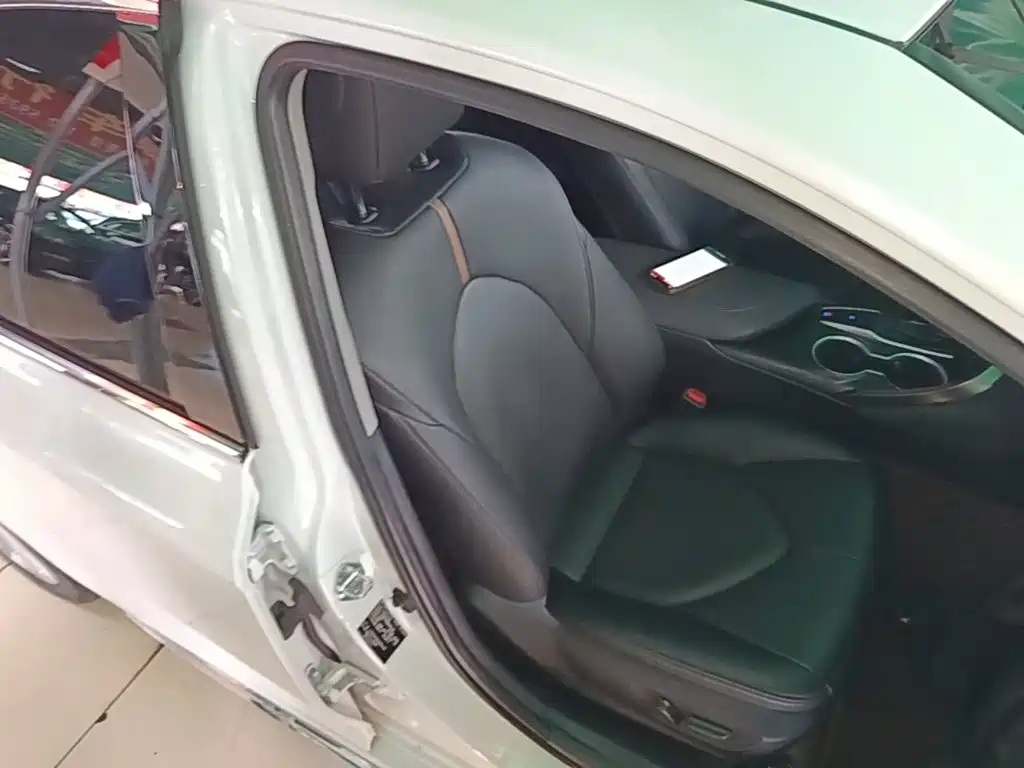 Toyota Camry 2024 — фото 25