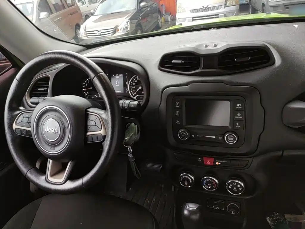 Jeep Renegade 2017 — фото 6