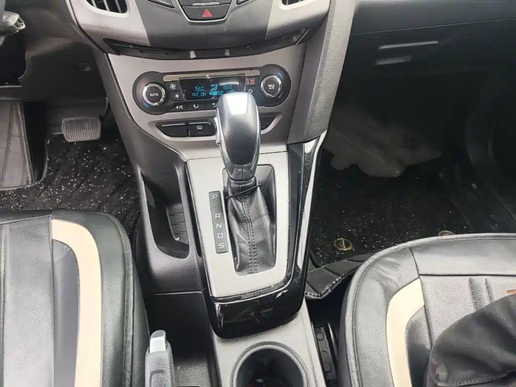 Ford Focus 2015 — фото 14